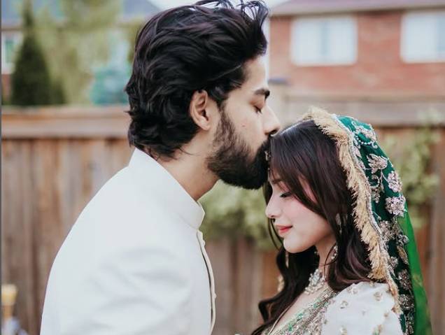 Aima Baig ‘gets served’ for dinner date with hubby