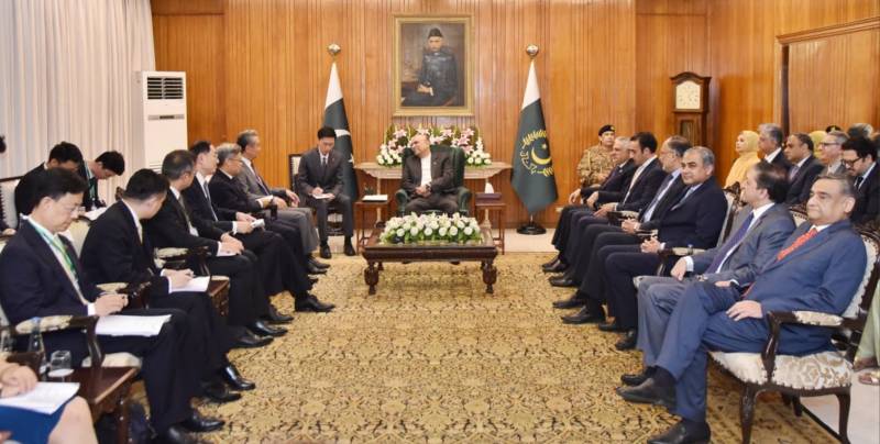 President Zardari discusses bilateral cooperation with Chinese FM Wang Yi