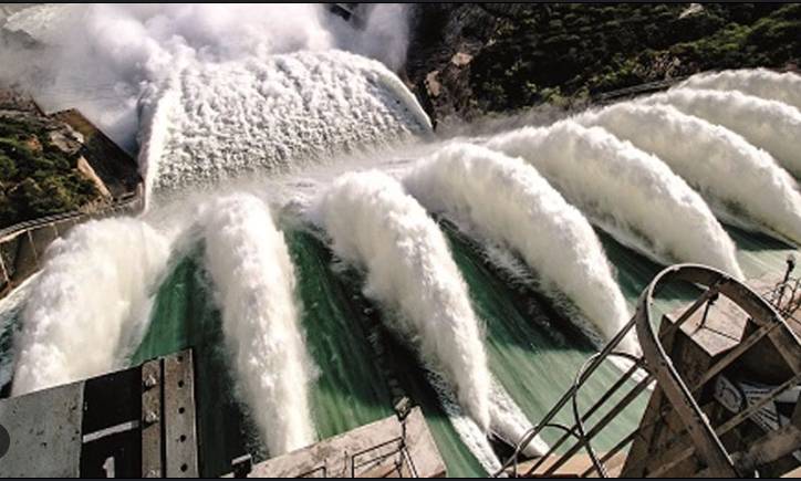 Tarbela Dam fills to its capacity of 1,550 feet
