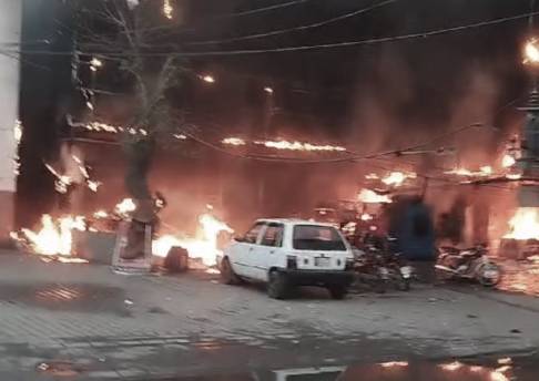 Fire breaks out due to gas leakage in Lahore restaurant