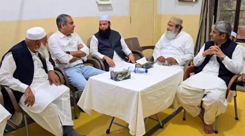 Naqvi visits Tablighi Markaz, assures leaders to facilitate foreign delegates
