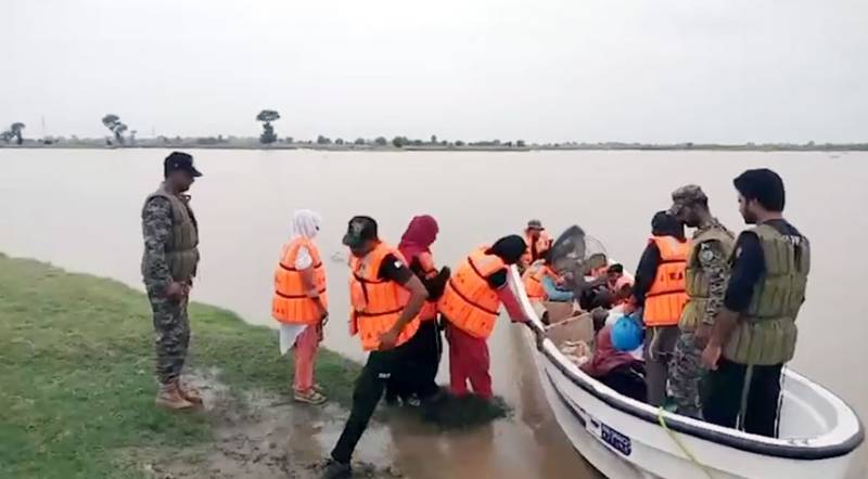 Rangers rescue flood-trapped people in Ganda Singh Wala