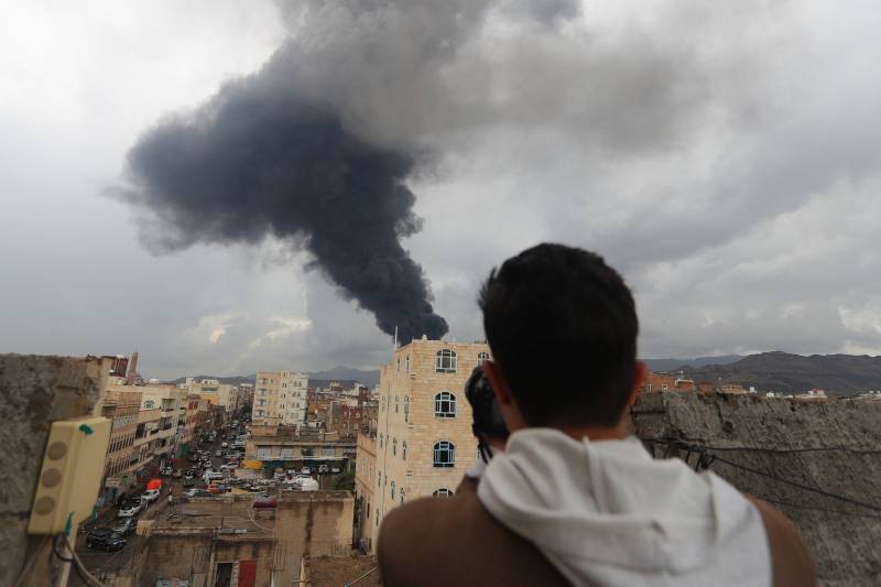 Israeli forces bomb Yemen's capital, kill six civilians