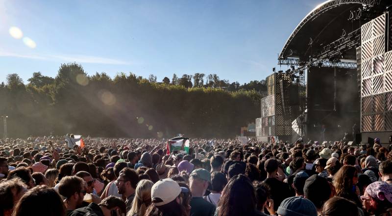 Kneecap defy critics with 'Free Palestine' chant at Paris gig