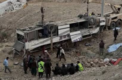 Afghanistan bus crash kills 25