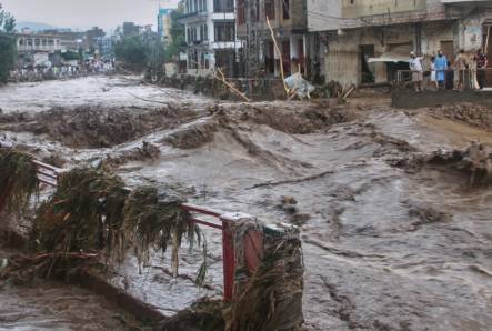 India warns Pakistan of more flooding