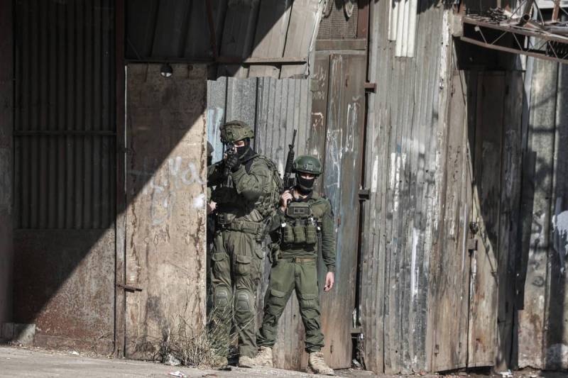 Israeli forces seize nearly $450,000 in West Bank raid