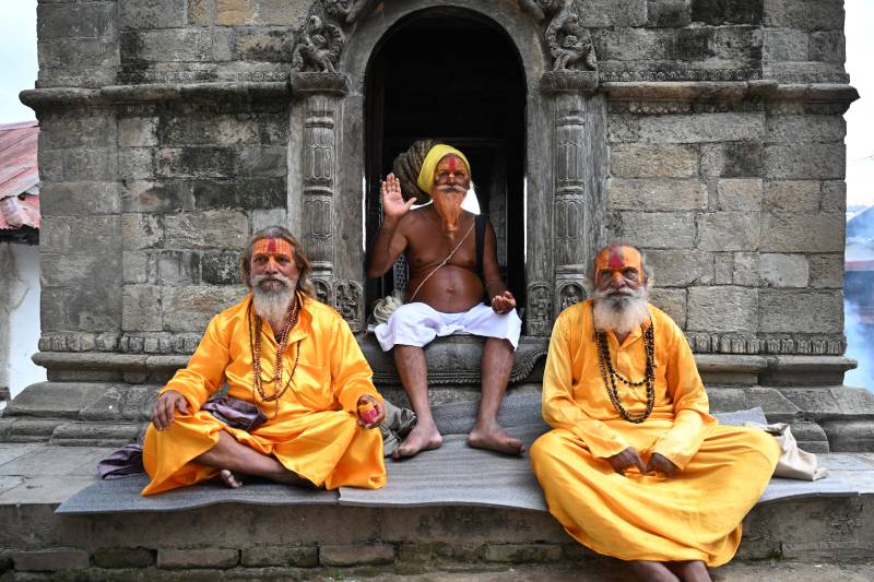Nepal court allows Hindu holy men to go naked 