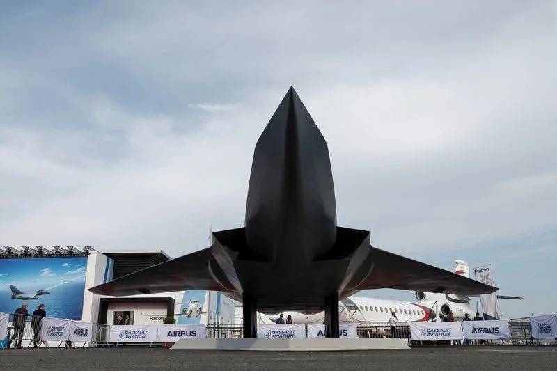 German defence minister ups pressure on France over jet project