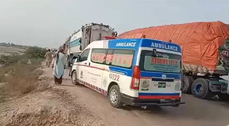 Three of a family crushed by truck in Khairpur