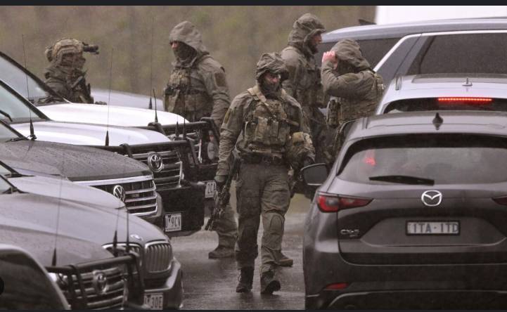 Australian police urge gunman to surrender after officers killed