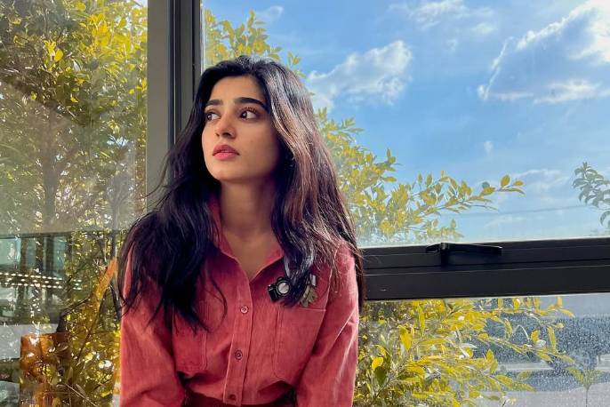 Sehar Khan’s Kaaba post prompts fan to request prayers for flood-hit Pakistan