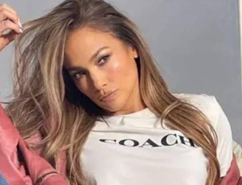 Jennifer Lopez gets emotional as Max and Emme begin senior year