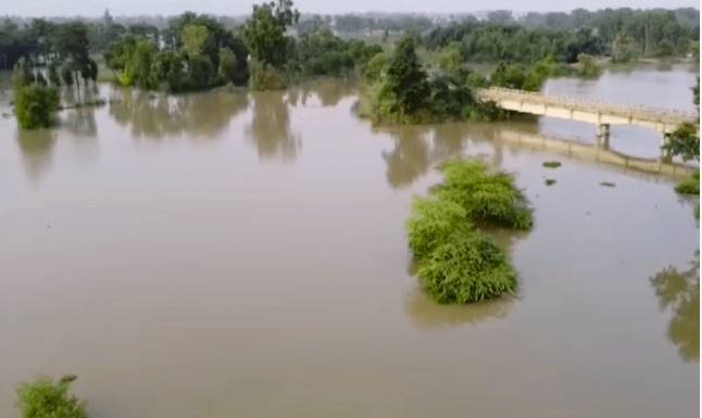 River Sutlej leaves trail of destruction in Uch Sharif