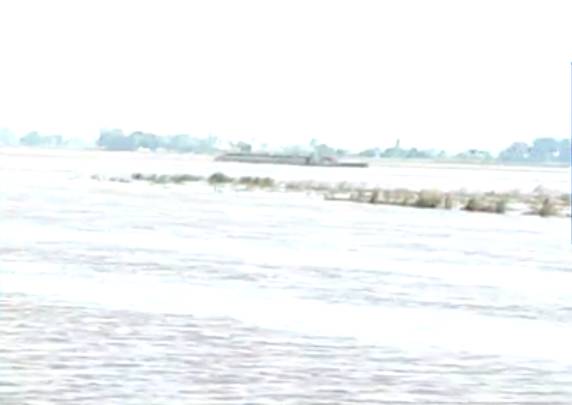 Raging Ravi River washes away Syphon Bridge in Lahore