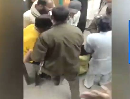 Love marriage couple attacked in Depalpur court