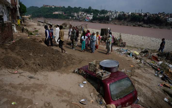 Floods, landslides kill 11 in Occupied Kashmir