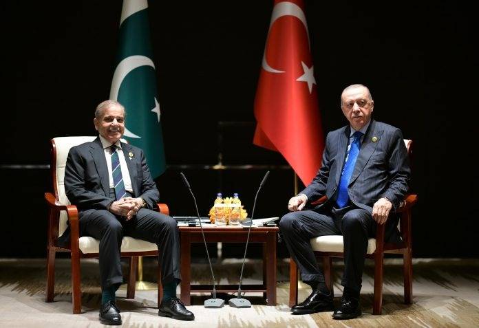 Shehbaz, Erdogan review bilateral relations in Tianjin