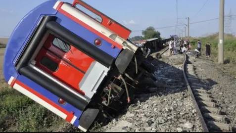 Three killed as Egypt train derails en route to Cairo