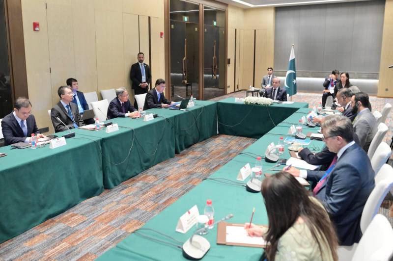 PM lauds Pak-China enduring friendship in meeting with delegation of Tianjin Binhai New Area