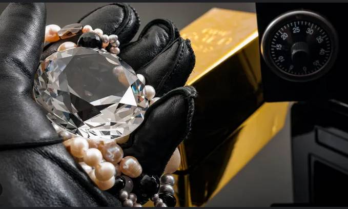 Pair arrested with 10m euro jewellery cache