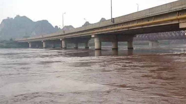 India alerts Pakistan about more floods after 880 killed, millions affected