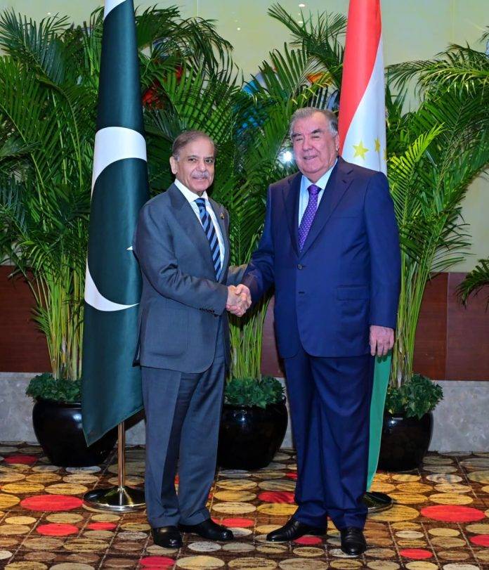 PM, Tajik President satisfaction on ongoing bilateral cooperation during call-on in Beijing