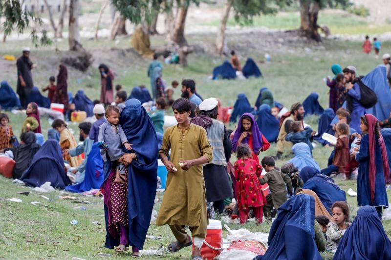 Days after quake, Afghan survivors still await aid