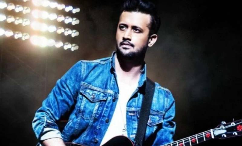 Fan steals spotlight at Atif Aslam's live show
