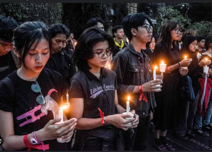 Rights group says 10 killed in Indonesia protests