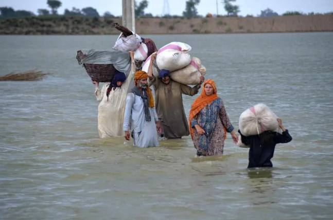 Admin on high alert as floodwater reaches Muzaffargarh district 