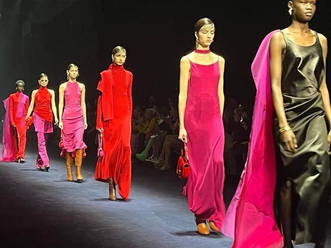 Glamour sparks as Milan Fashion Week unveils autumn styles