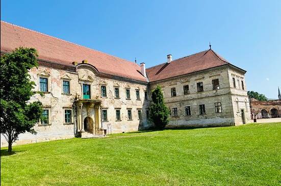 French museum hit by 9.5m euro porcelein heist