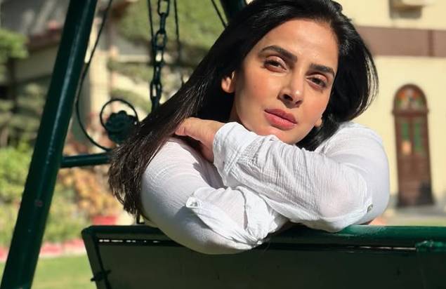Saba Qamar reminds her fans to have faith in themselves