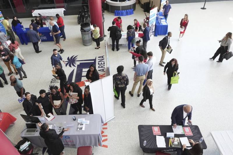US hiring weakens sharply in August as jobs market stalls