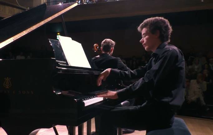 French pianist wins prestigious piano prize