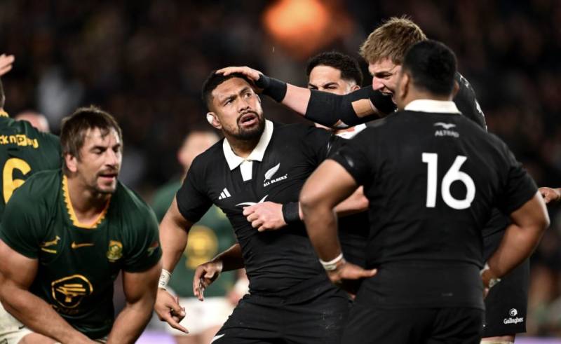 New Zealand's Savea hailed for heroics in his 100th Test