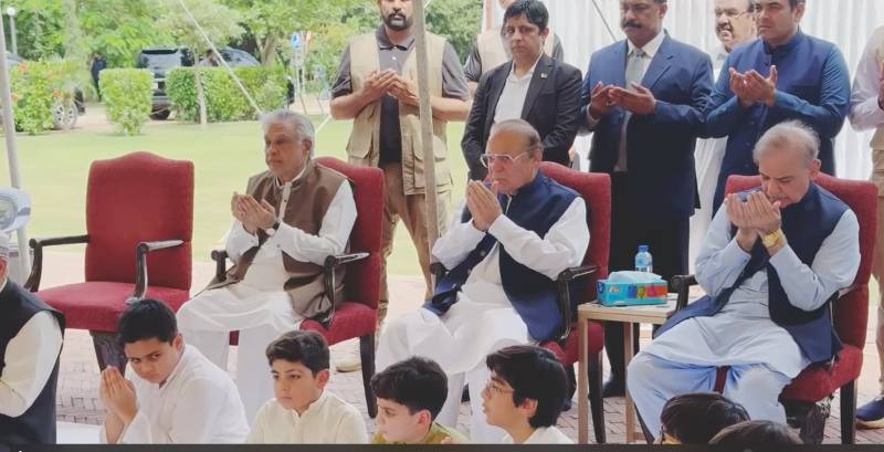 PM Shehbaz, Nawaz Sharif visit their ancestral graveyard