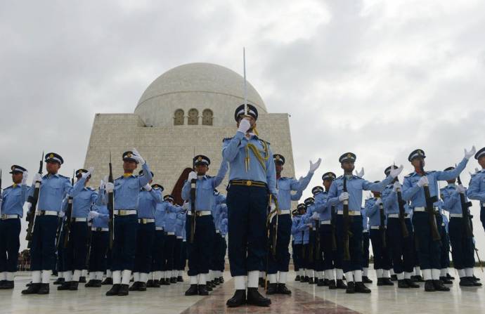 Nation observes 60th Defence and Martyrs Day