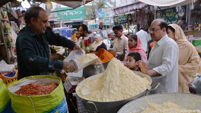 Flour prices continue to surge across major cities, 20-kg bag hits Rs2,500