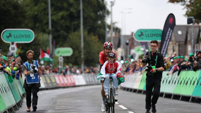 'Life and soul of the party', Thomas bows out of cycling