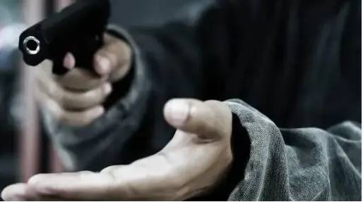 Robbers in Karachi loot Rs20 million from bank cash van