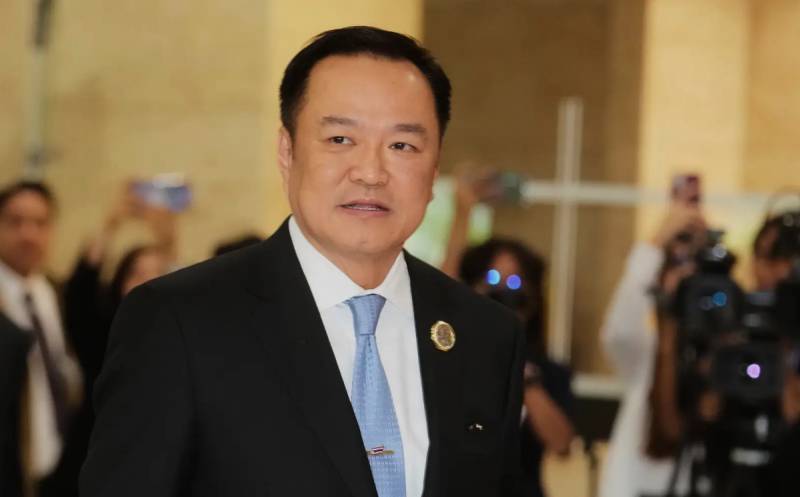 Thai tycoon takes office as PM after royal endorsement