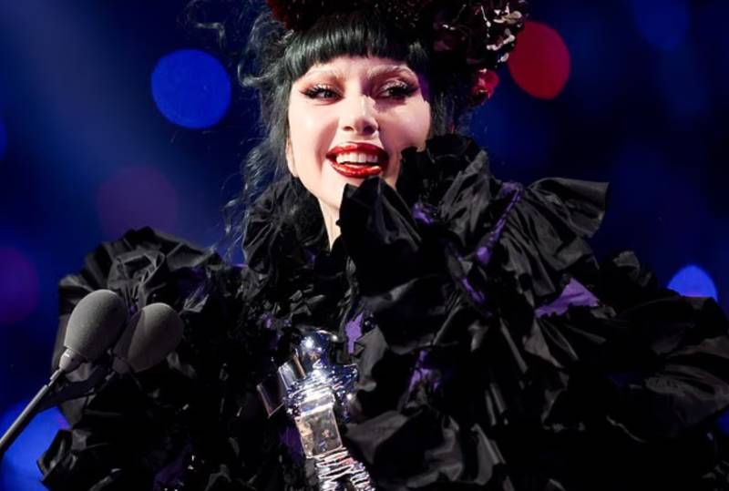 Lady Gaga's dramatic exit from 2025 MTV awards sparks buzz 