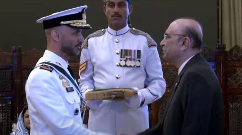 President confers Nishan-e-Imtiaz (M) upon Commander of UAE Naval Forces