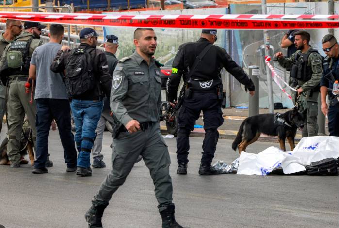 Palestinian gunmen shoot dead five people in east Jerusalem attack