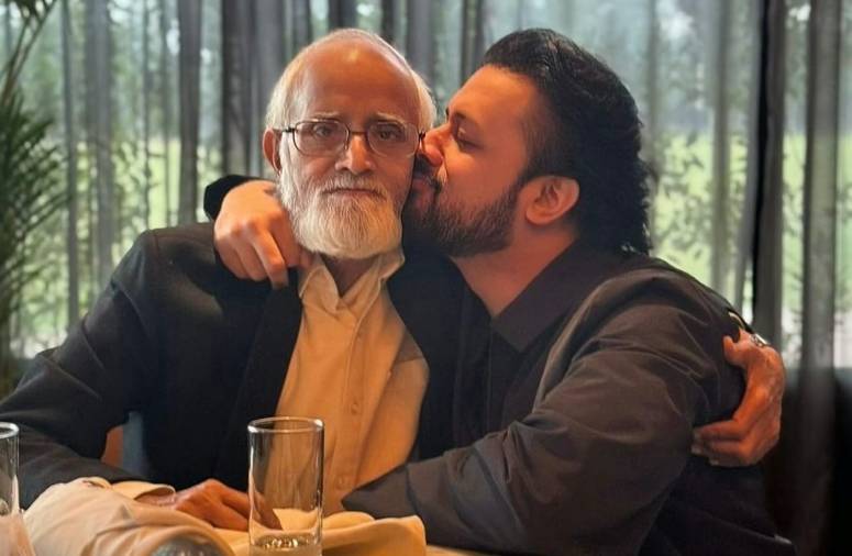 Atif Aslam touched by fan-made portrait during concert 