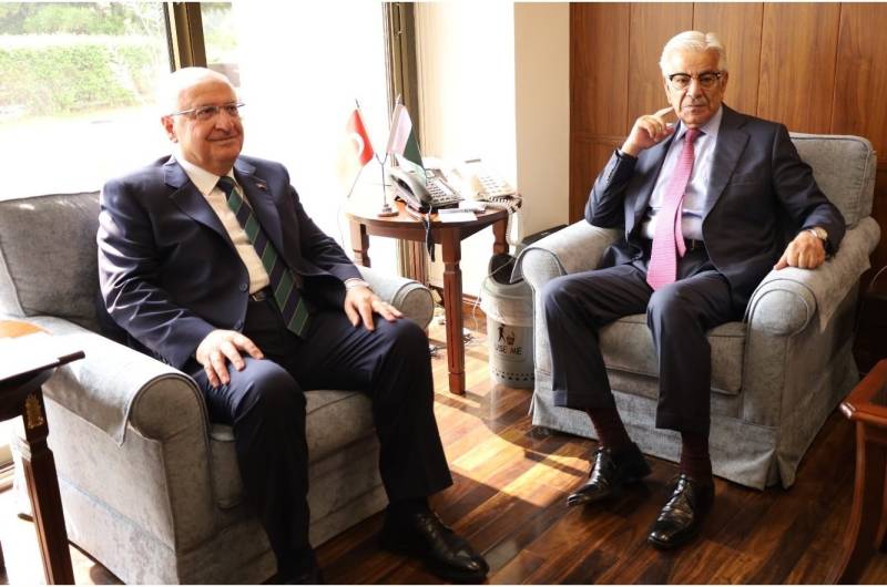 Minister of National Defence Turkiye calls on Khawaja Asif