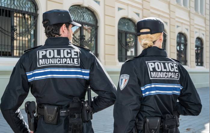 Pig heads left outside French mosques