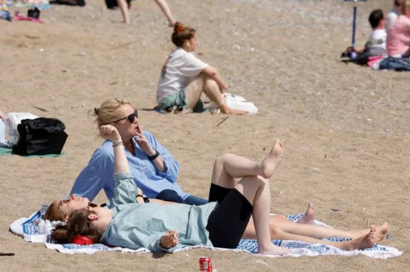 Spain moves to ban smoking in bar terraces, parks